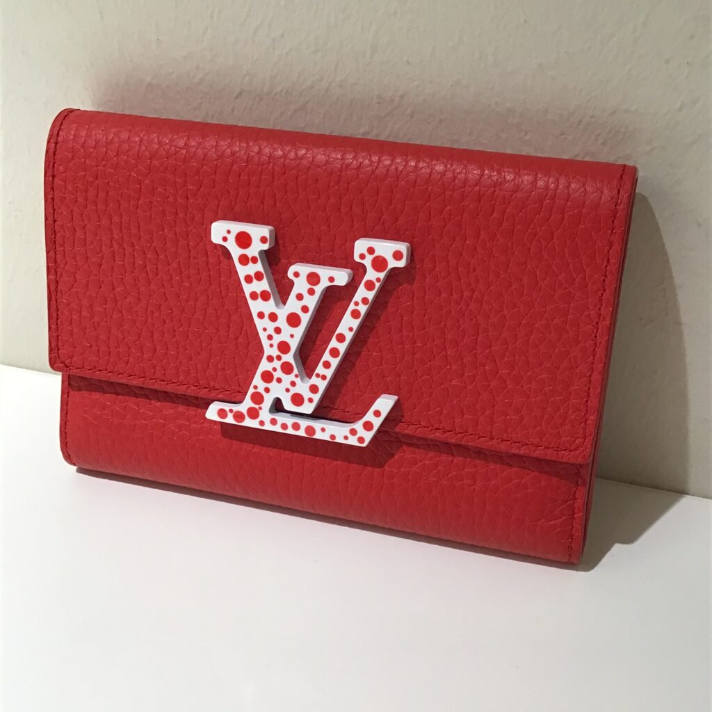 LV 草間彌生 ポルトフォイユ・カプシーヌ コンパクトマキシ M82113