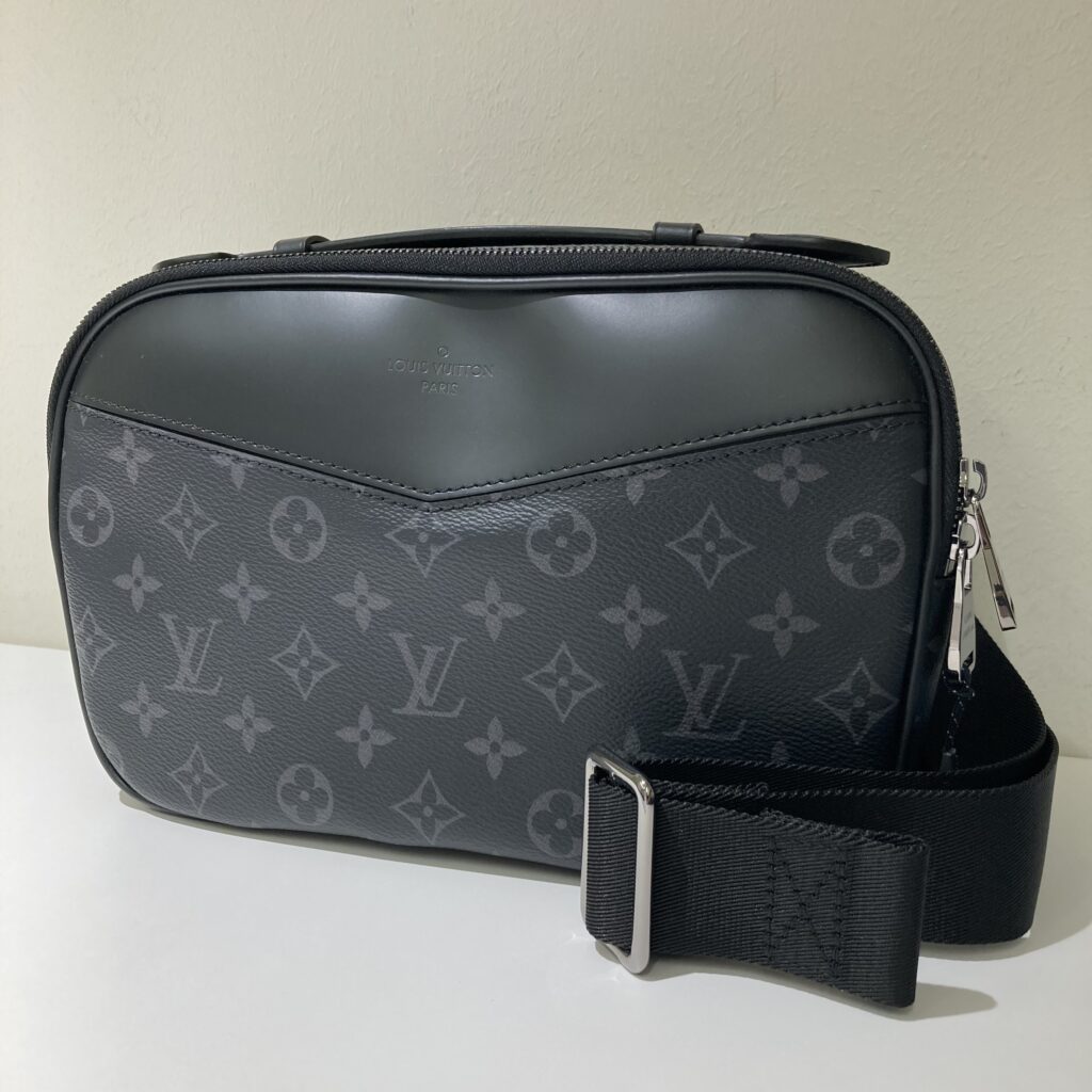 LV  モノグラム・エクリプス  バムバッグ  M42906  箱付き