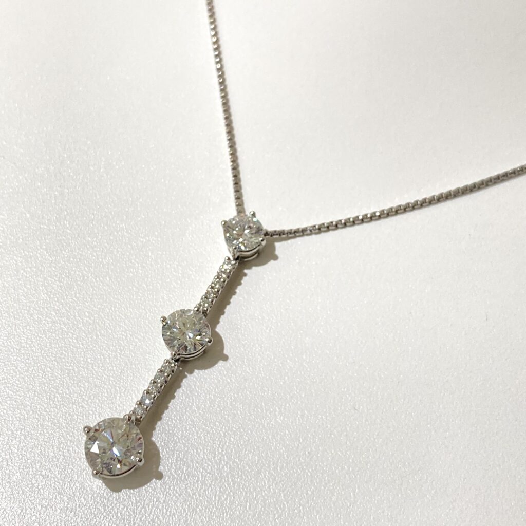 Pt850/900  ダイヤ1.008×2/1.00  メレダイヤ0.10  トリロジー  ブラネックレス