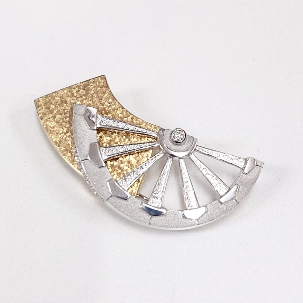 K18/K14WG メレダイヤ0.12 帯留め 鑑別書付き