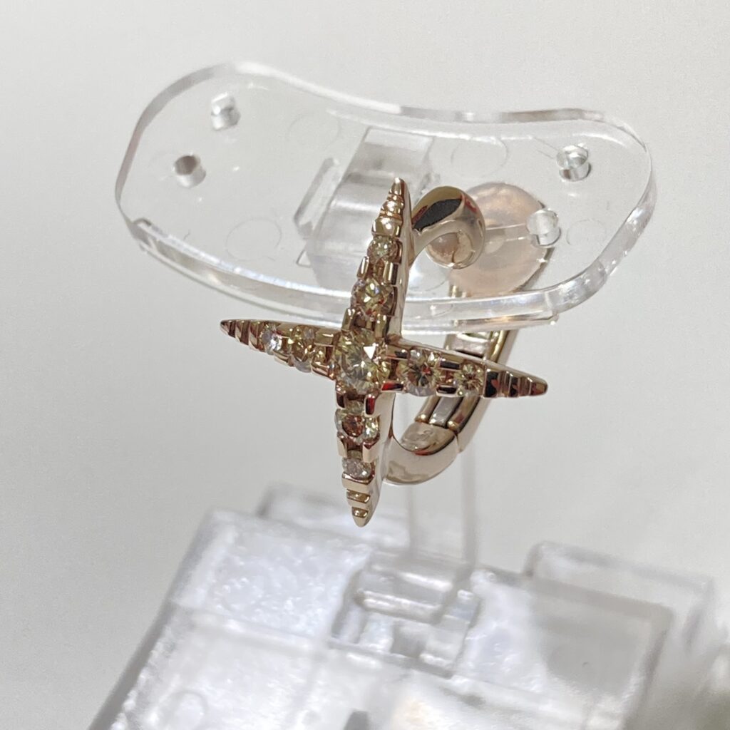 カシケイ  K18BG  ネイキッド  ダイヤ0.30  イヤーカフ  箱付き