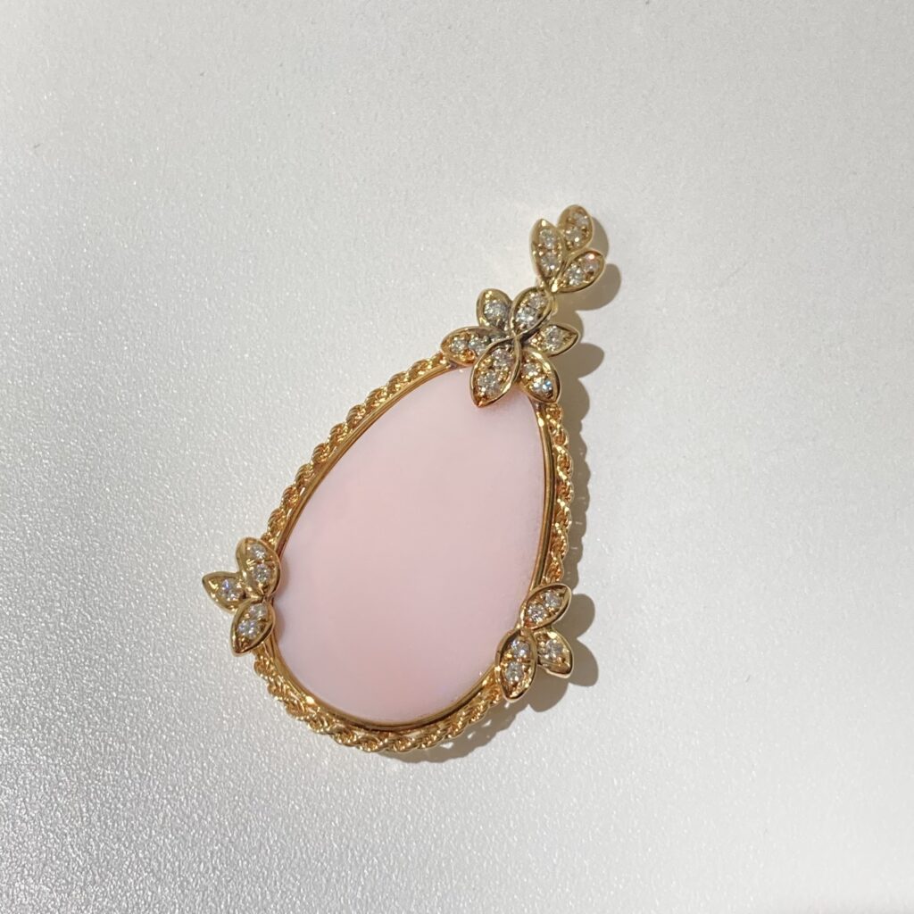 クイーン  750  コンクシェル  ダイヤ0.39  ペンダントトップ  鑑別書付き