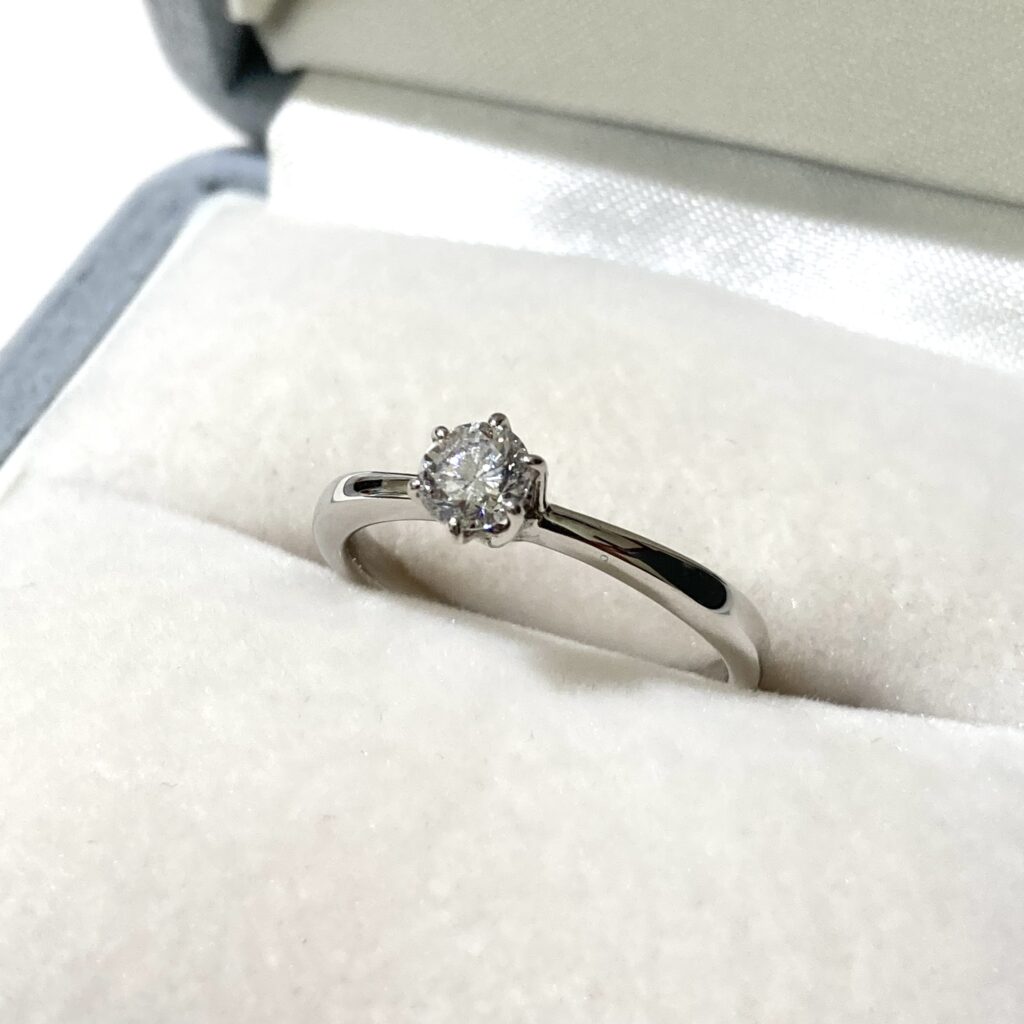 Pt900  ダイヤ0.305  リング  鑑定書付き