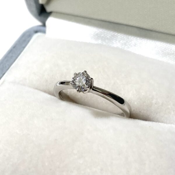 Pt900  ダイヤ0.305  リング  鑑定書付き