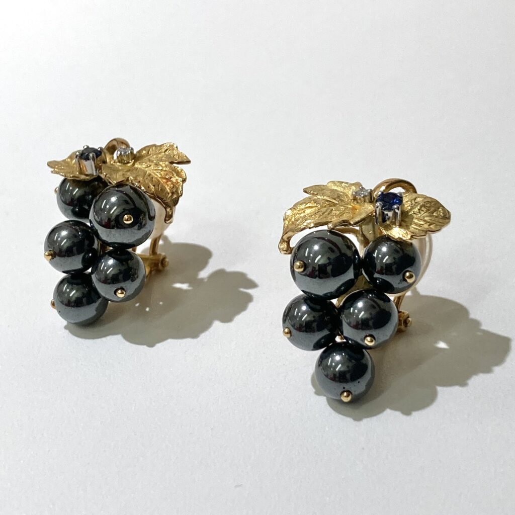 石川暢子  K18/Pt900  ヘマタイト  サファイア  メレダイヤ  ピアス